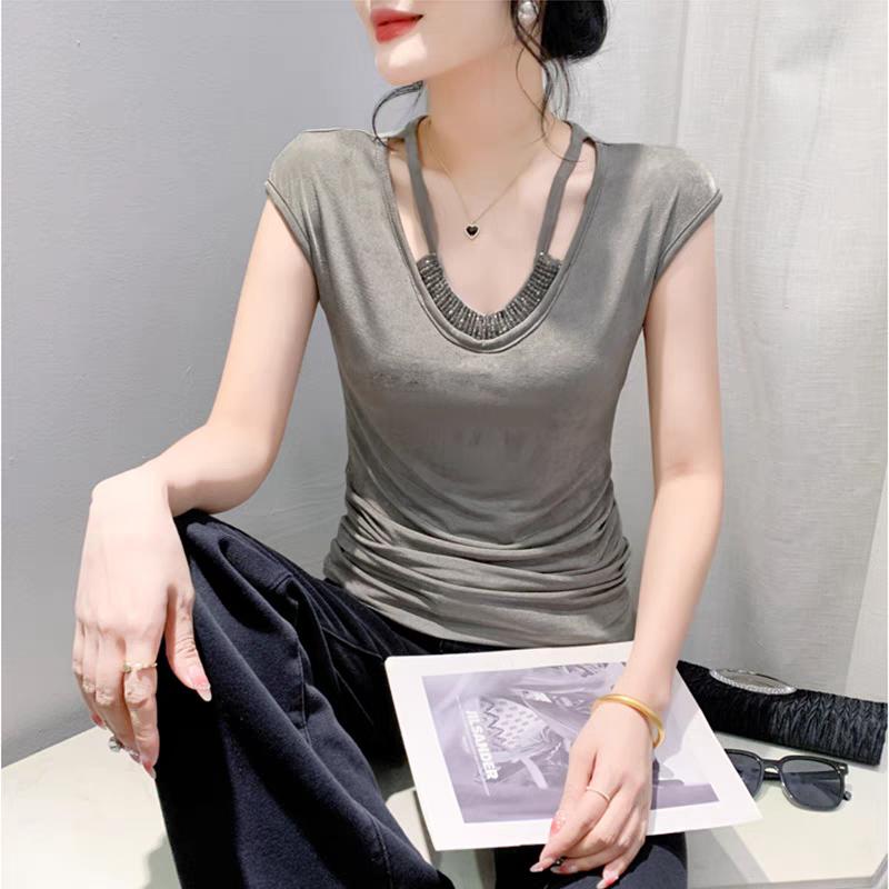 

Летняя европейская одежда Футболки Женские Шикарные Футболки с ручной вышивкой бисером Женские Новые Сексуальные с V-образным вырезом Без рукавов Со складками Приталенные Топы Блузки 3XL серый