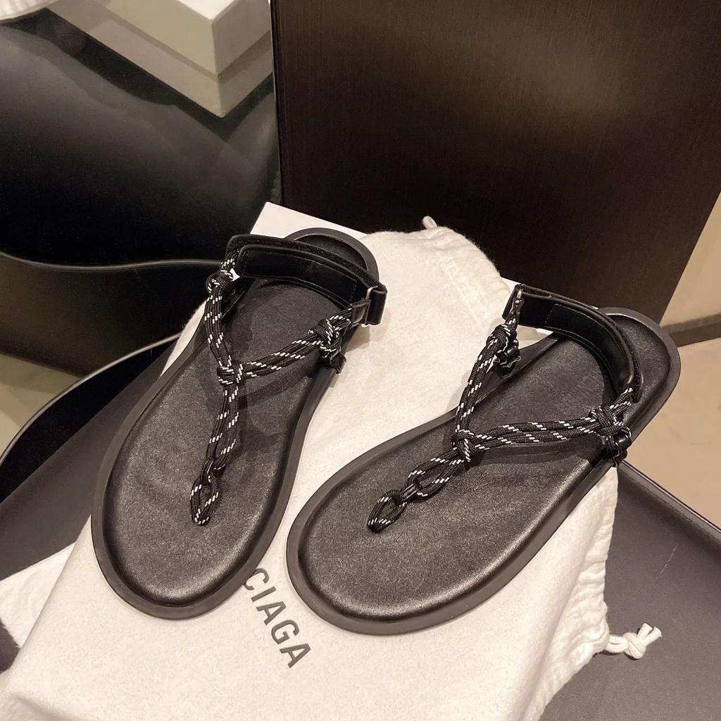 Comfortable Flat Bottom Thong Sandals Women's Summer New Style Retro Fashionable Beach Slippers Trendy Design Sensation