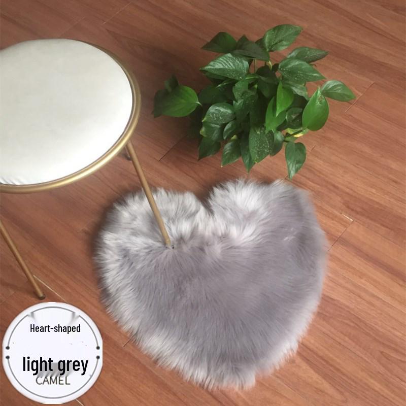 

Heart-Shaped Plush Rug & Cushion Set 30*40cm
