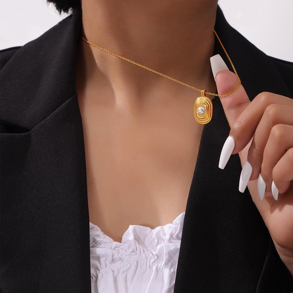 18k Gold & Titanium Steel Pearl Necklace - European & American Geometric Design, Light Luxury, Non-Fading.