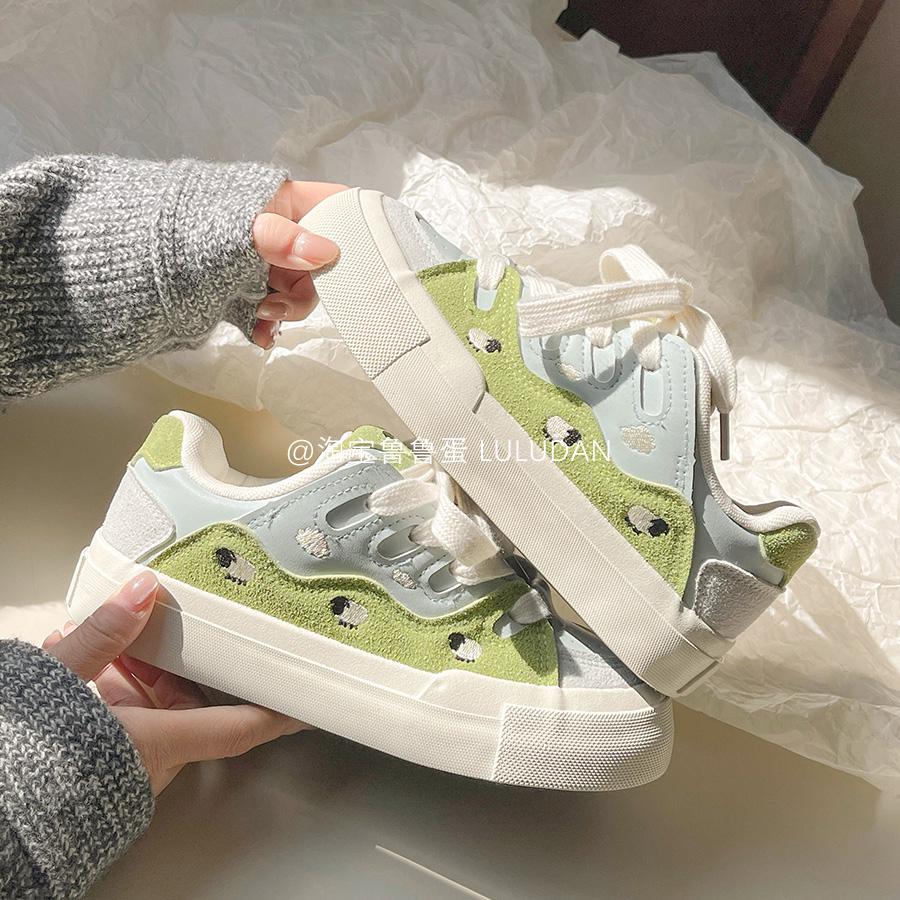 

Women s 2025 Spring Korean-Style Casual White Sneakers with Thick Soles - Chic & Versatile. 35