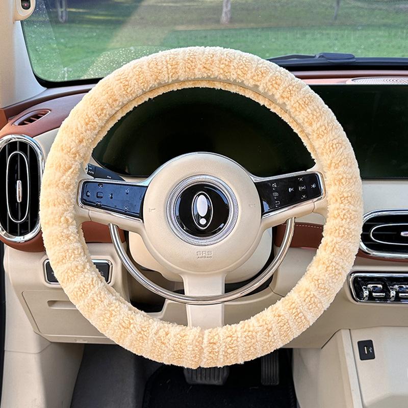 38CM Winter Auto Lenkradbezüge Plüsch Warm Fussel Mode Niedlich Produkt Innenzubehör für Frau Mädchen Fahrerin