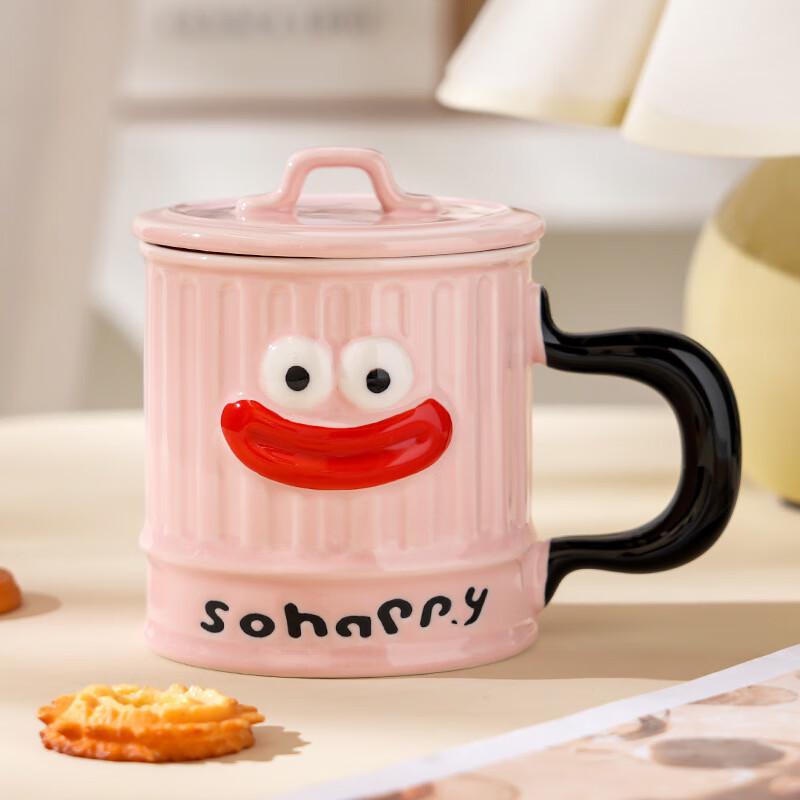 

Милая керамическая кружка с мультяшным рисунком