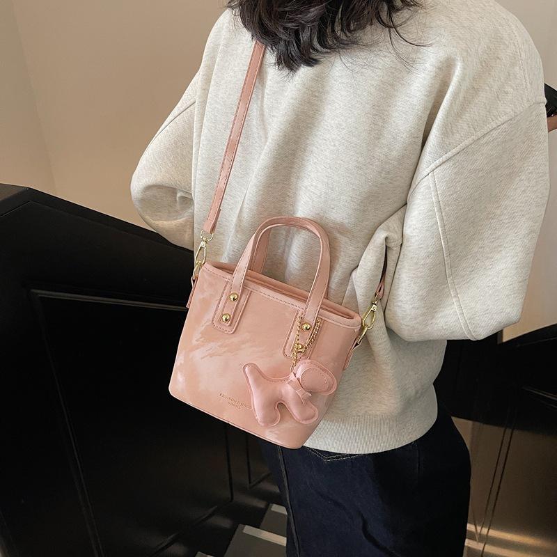 Fashion women's bag 2025 new messenger bag bucket bag niche design high sense versatile shoulder handbag
