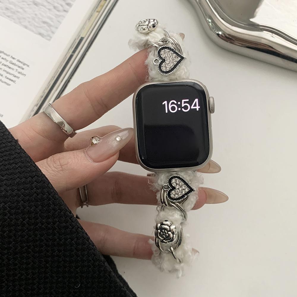 

For Apple Watch Series 10 42mm/9 8 7 41mm/6 5 4 SE (2022) SE (2023) SE 40mm/3 2 1 38mm Adjustable Plush Watch Strap White