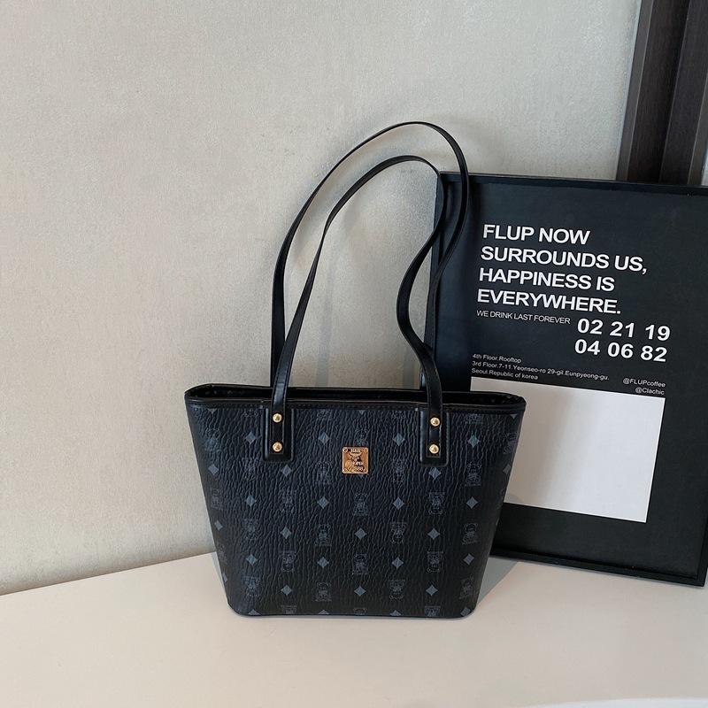 Tote bag women's large capacity 2025 new summer versatile shoulder bag casual fashion college student class commuter bag