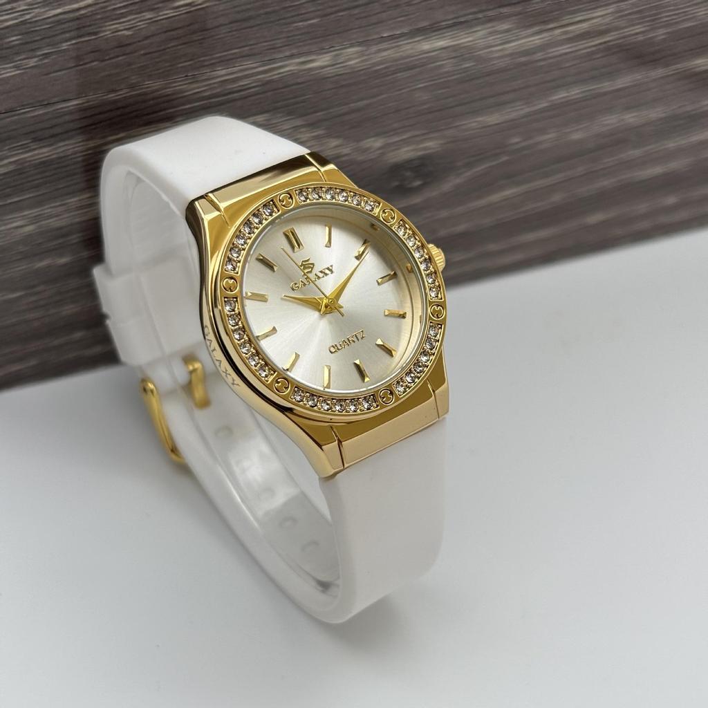 Elegant Men's Round Black Watch with Diamonds