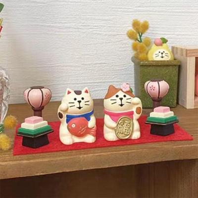 Japanese Beckoning Cat Resin Ornament - Decorative Gift for Home or Baking Shop