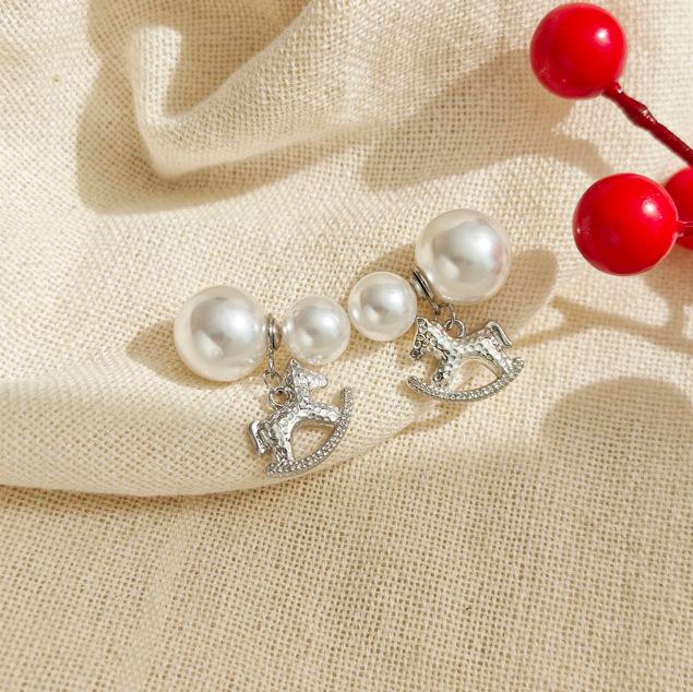 Pearl Pony Stud Earrings, High-End Fashion, Exquisite And Exquisite Personalized Women'S Earrings.