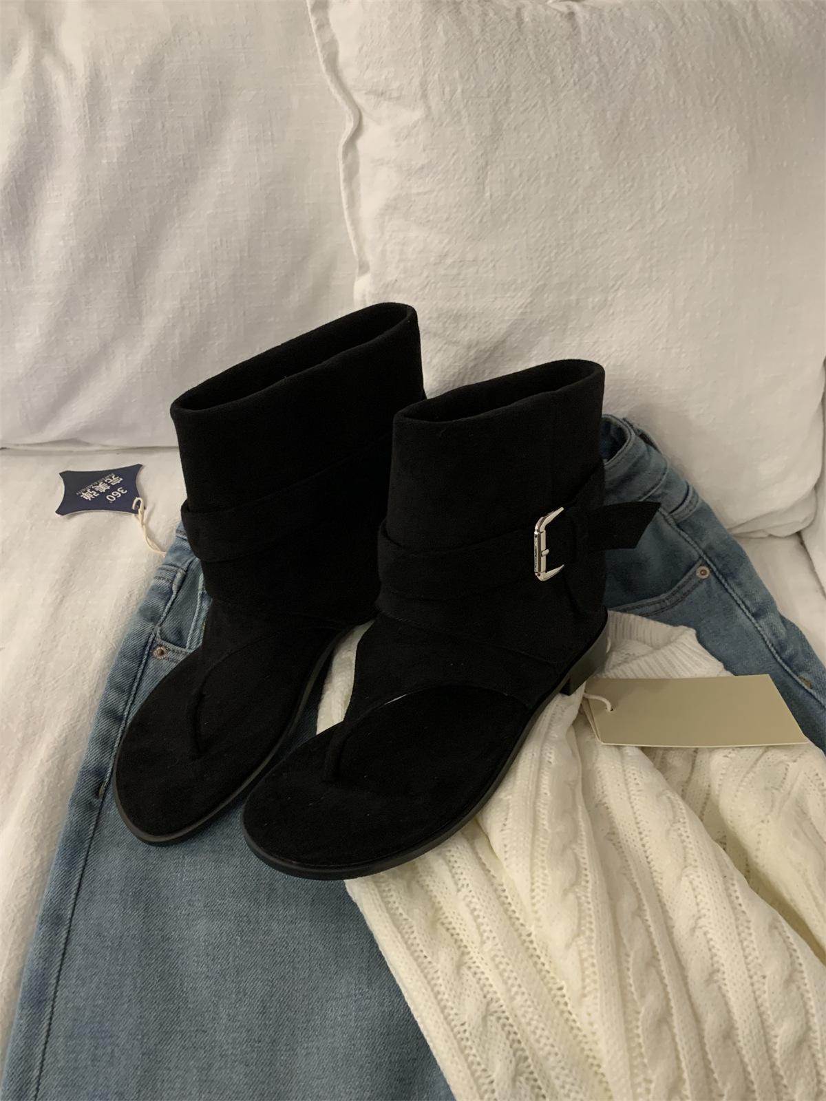 

French Roman casual toe sandals women s 2025 summer new soft leather fashion belt buckle flat bottom hollow cool boots 35