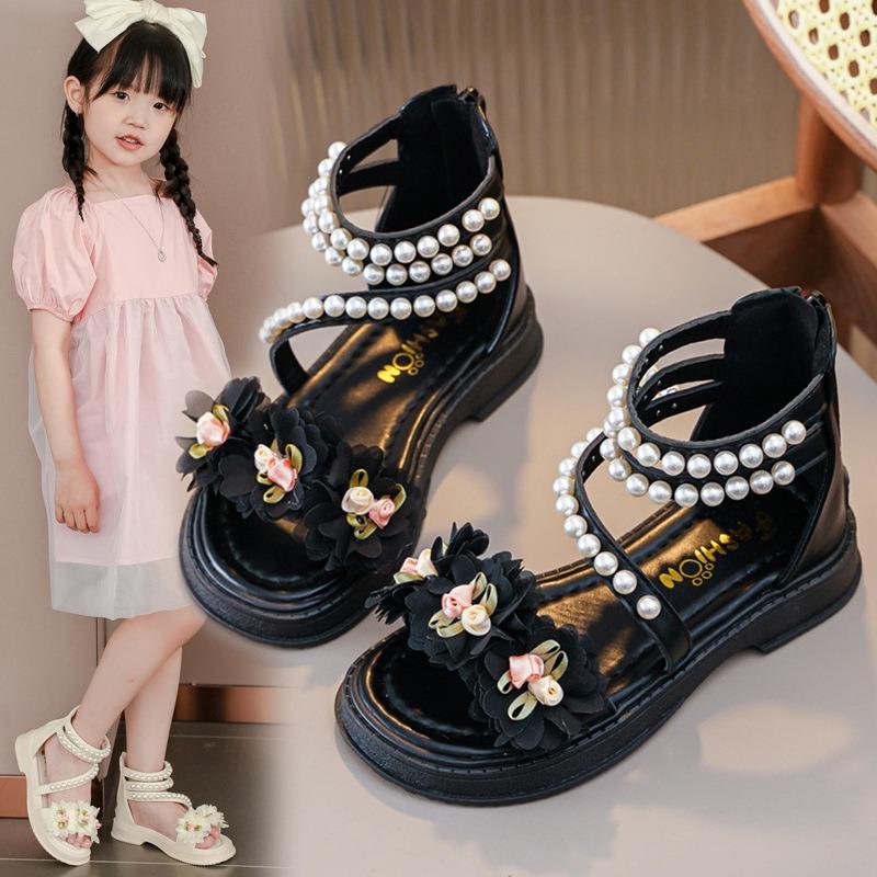 Sandálias para Meninas 2026 Verão Novo Moda Pequena Princesa Sapatos Estilo Fada Flor Bebê Solado Macio Sapatos de Pérola