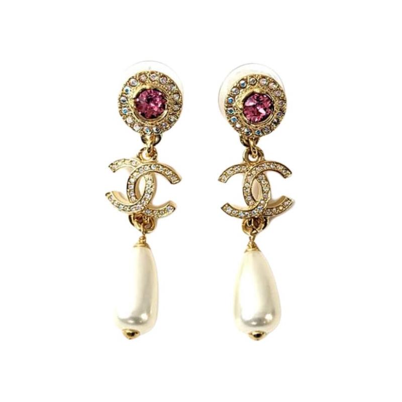 

CHANEL Double C Pearl Pendant Earrings Women s Gold золотий