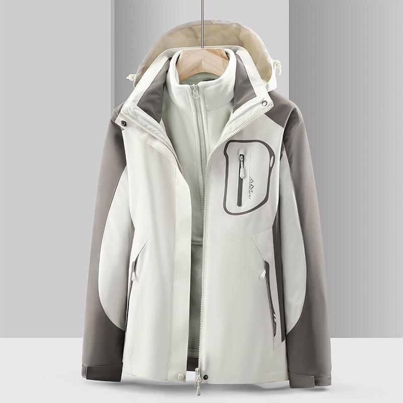 Autumn and Winter Three-in-one Two-piece Set, Windproof and Waterproof Outdoor Jacket, Women's Fleece Jacket, Thickened with Velvet