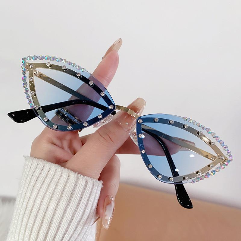 Cat Eye Sunglasses With Gold Metal Frame Uv400 Protection For Trendy Summer Outings