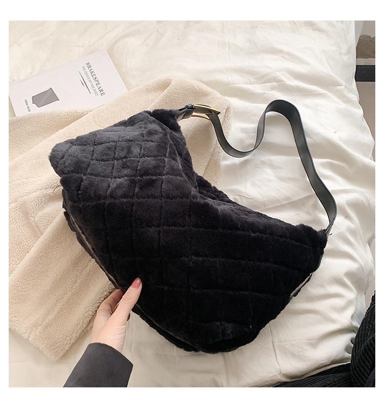 2023 Новая корейская плюшевая сумка-тоут Женская зимняя осенняя модная сумка через плечо Большая вместимость Сумка через плечо
