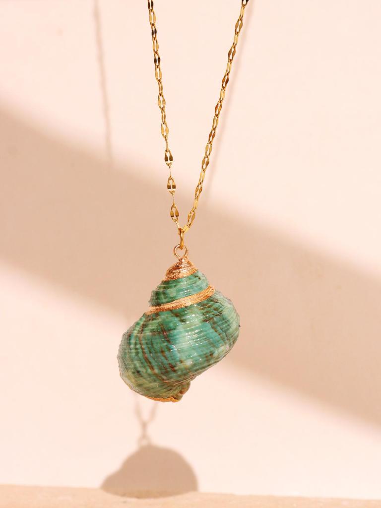 Retro Gold-Tone Shell Pendant Necklace Unique Layered DIY Fashion Jewelry for Women Perfect for Beach Vacations Gift Idea