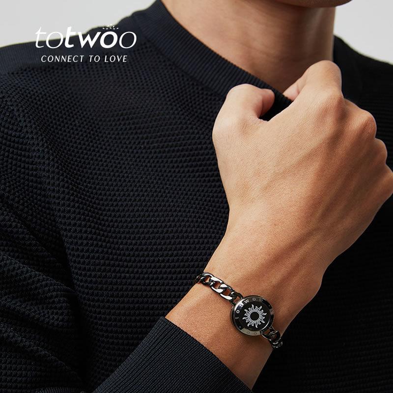 Totwoo Smart Couple Bracelet: Long-Distance Love Gift for Valentine's Day.