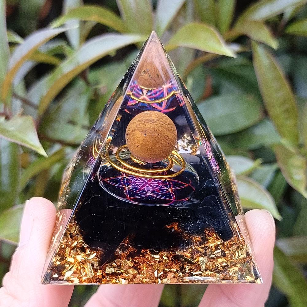 Crystal Gravel Pyramid Resin Ornament for Home and Office Decor 5 cm