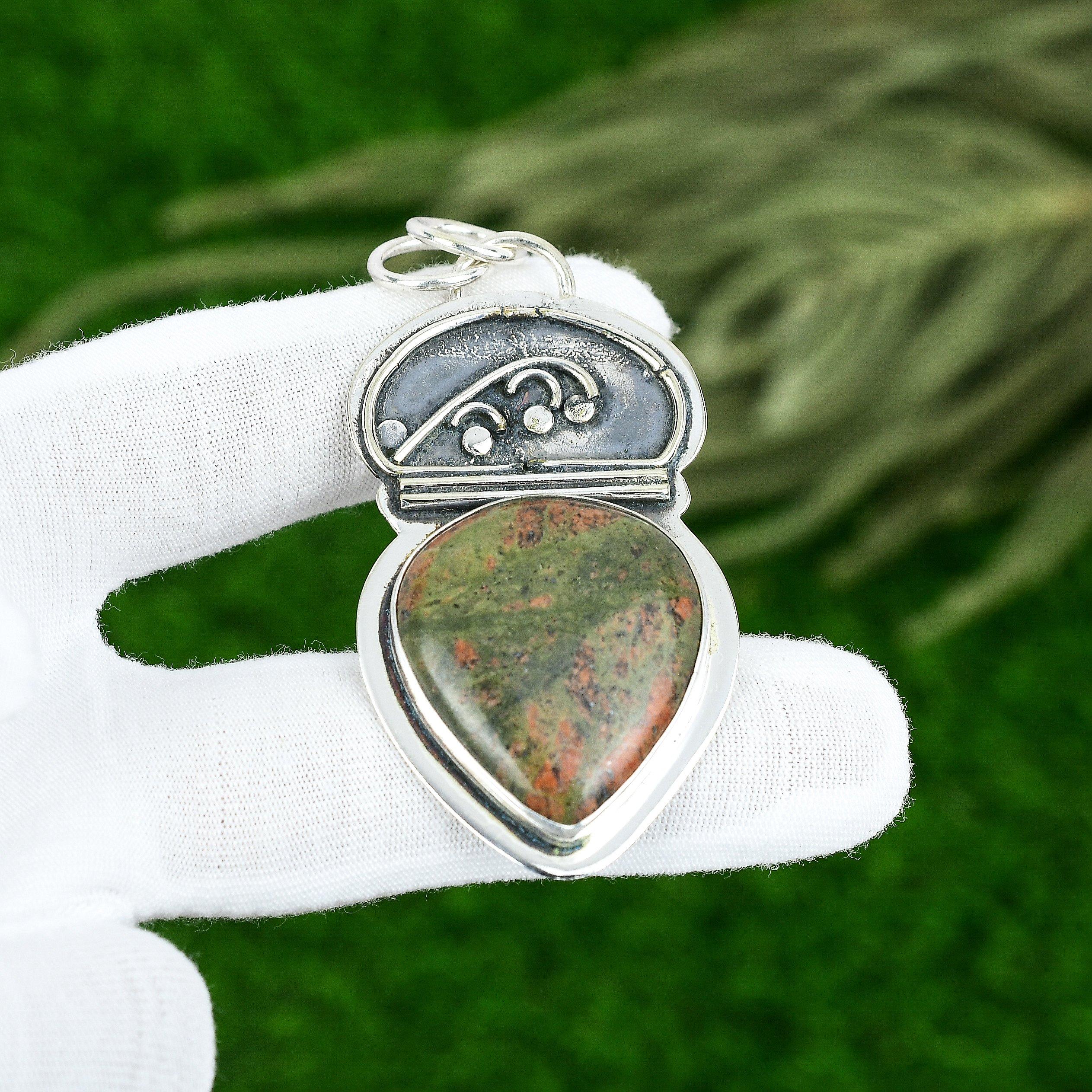 

Sisters Day Deal 925 Sterling Silver Grass Garnet Gemstone Handcrafted Pendant