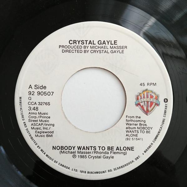 

7inch Record CRYSTAL GAYLE - Nobody Wants To Be Alone / Coming T 9290507 Warner Bros. Re 1985 Canada Country/Folk Used
