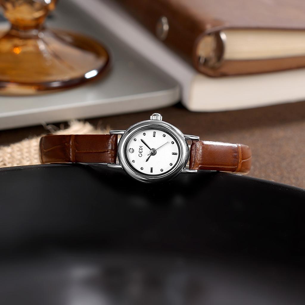 Light Luxury High-End Sense, Small And Exquisite Oval Women'S Watch, Student High-Value Retro Belt Quartz Watch