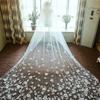Elegante Vestido de Novia con Encaje Europeo y Adornos de Cristal con Larga Cola de Tul