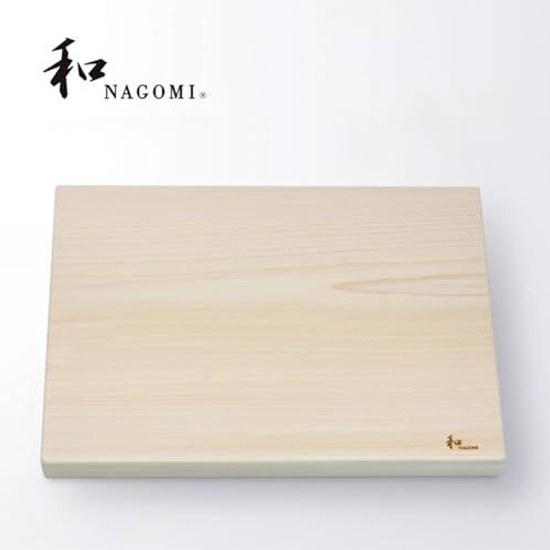 NAGOMI Hinoki Cutting Board (Large) - that is gentle on knives maintaining sharpness. Made from material excellent antibacterial properties.