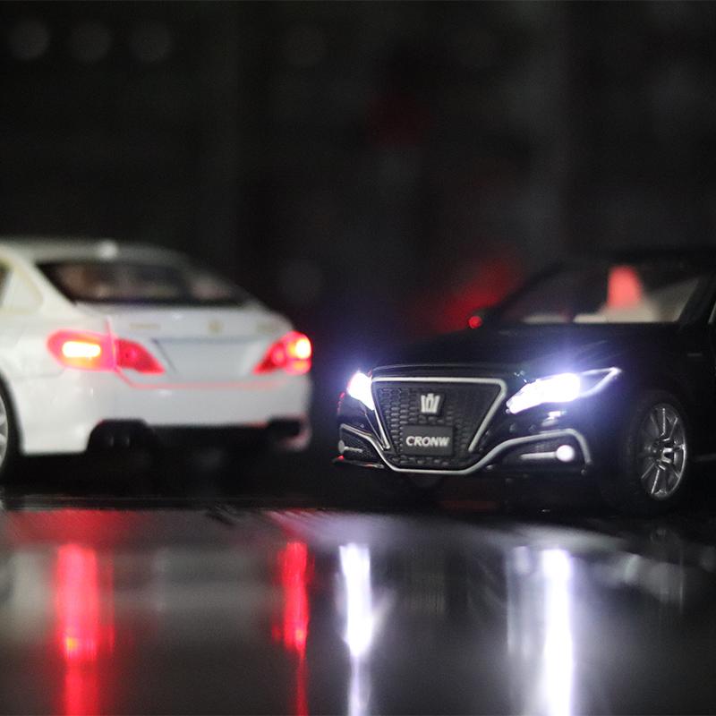 1/32 Toyota CROWN Alloy Car Model Diecasts & Toy Vehicles Metal Toy Car Model Simulation Sound Light Collection Gift