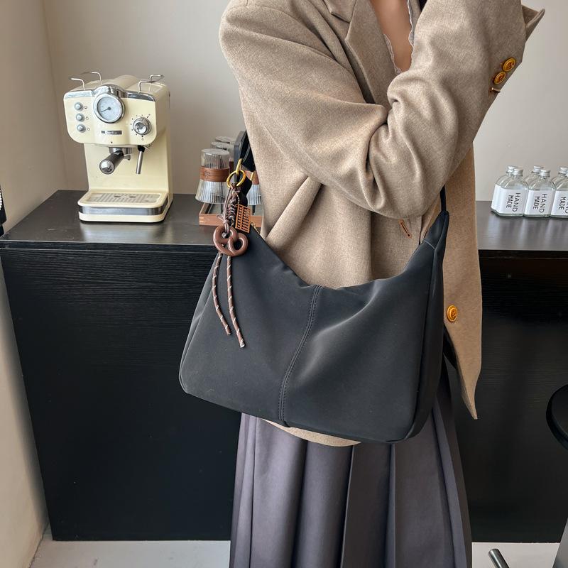 2025 new student class retro solid color bag women's fashion casual shoulder crossbody large-capacity commuter bag