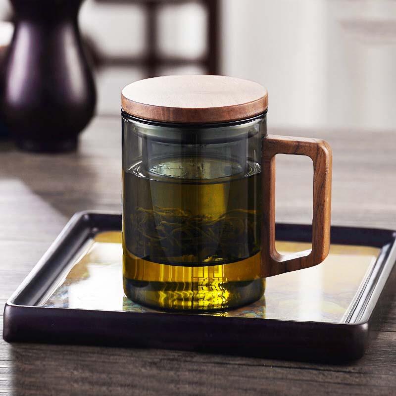 Элегантная стеклянная кружка-заварник с ручкой и крышкой