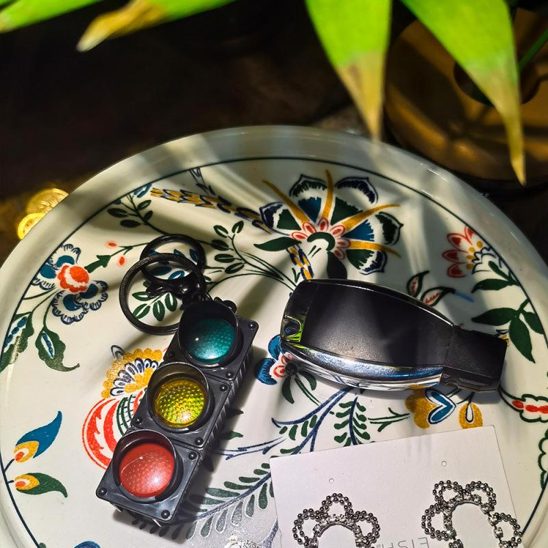 Mini Ampel Schlüsselanhänger - Süßes Geschenk für Rucksack oder Schultasche