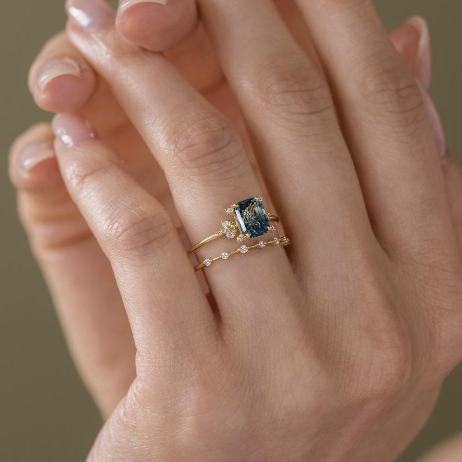 Three Heroes Deep Blue Zircon Couple Rings: Simple, Fashionable Jewelry for Men and Women