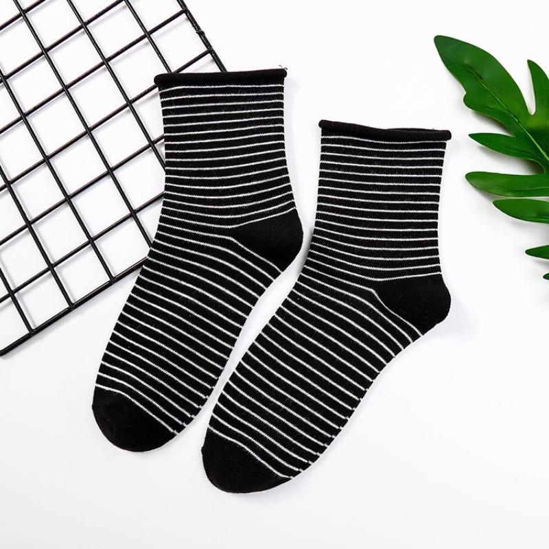 Damen Frühling Schwarz und Weiß Gestreift Gerollter Rand Bequem Nicht Eingeengter Fuß Locker Mond Sohn In Der Röhre Baumwollsocken