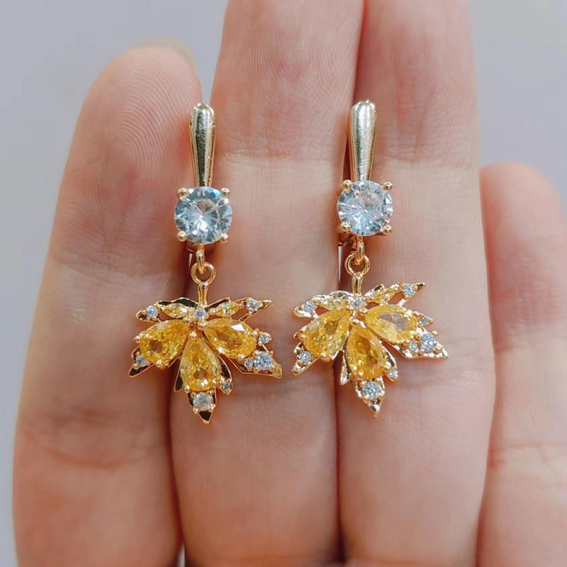 Luxurious Red Zircon Maple Leaf Drop Earrings for Women Fashion Gold Color Earring INS Jewelry Party Accessories