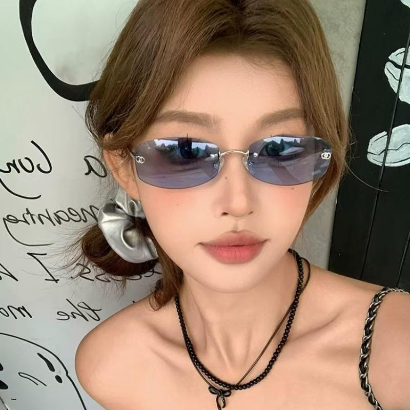 New Luxury Brand Designer Small Frame Cat Eye Sunglasses Women Vintage Fashion Sun Glasses Popular Punk Sexy Ladies Shades