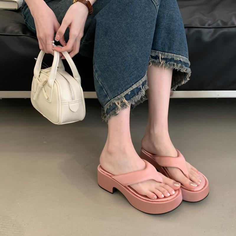 

2025 new fashion casual sandals beach slippers women s summer wear with the same thick bottom pinch foot height flip-flops 39