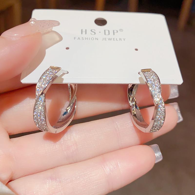 Personalized Fashion Micro-inlaid Twisted Earrings, High-end, Simple and Exaggerated Niche Design Earrings