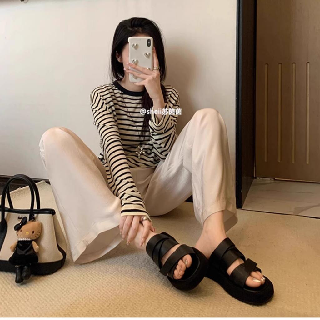 Wrap around the belt~ Su Yinyin wears summer Roman shoes with the same square head thick sole cross strap cool slippers women's slippers