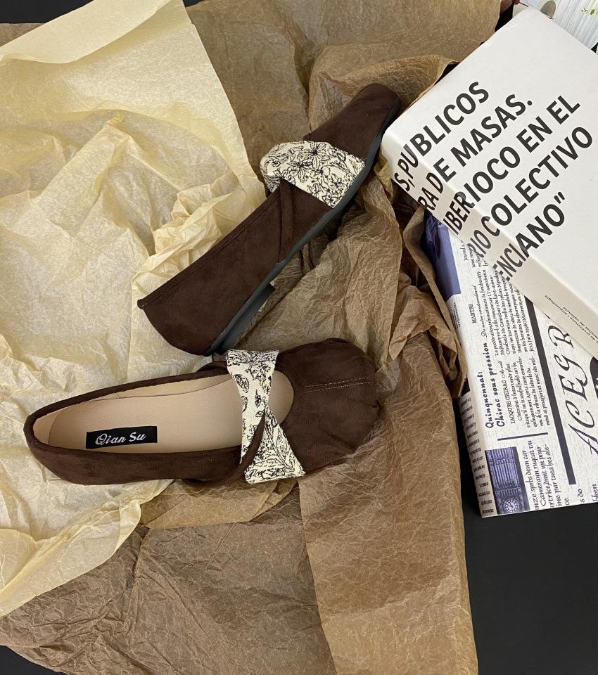 

Flat single shoes women s 2025 new spring and autumn versatile fashion evening breeze round head shallow mouth Mary Jane grandma shoes 39 темно-коричневого