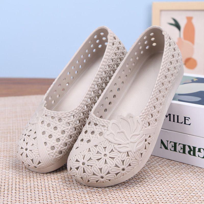 Women's Fashion Crocs: Casual, Non-slip, Breathable Hollow Sandals for Moms - Slip-on Work Shoes