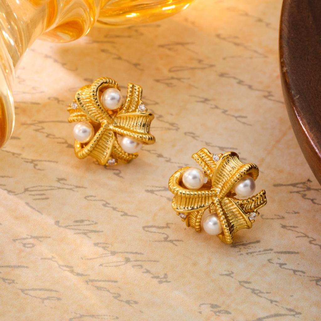 High End Fashion Geometric Woven Earrings With A Three-dimensional Feel Intersecting Light Luxury Zircon Inlay 925 Silver Needle