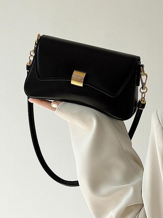 Retro 2026 Women's Baguette Bag: High-End Niche Design, Shoulder & Crossbody Style, Compact and Stylish