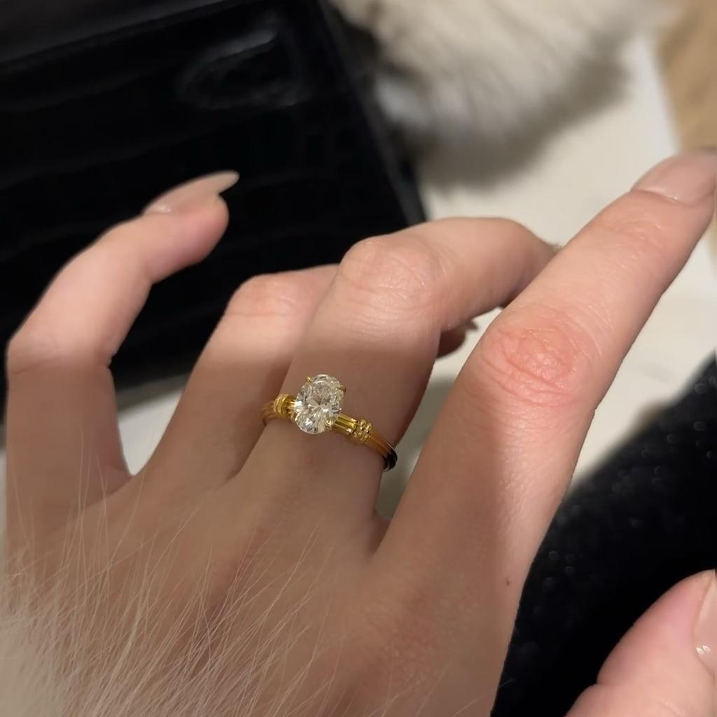 Female Unique Niche Light Luxury Exquisite Pigeon Egg Line Knot Ring