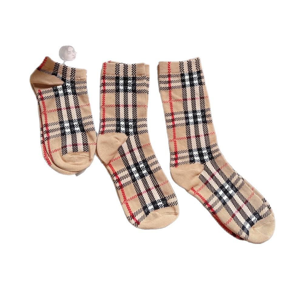 Calzini Trendy Europei e Americani Haute Couture Stile Britannico Nicchia Calzini a Quadretti Donna Retrò a Strisce Contrasto Calzini a Tubo Medio e Calzini