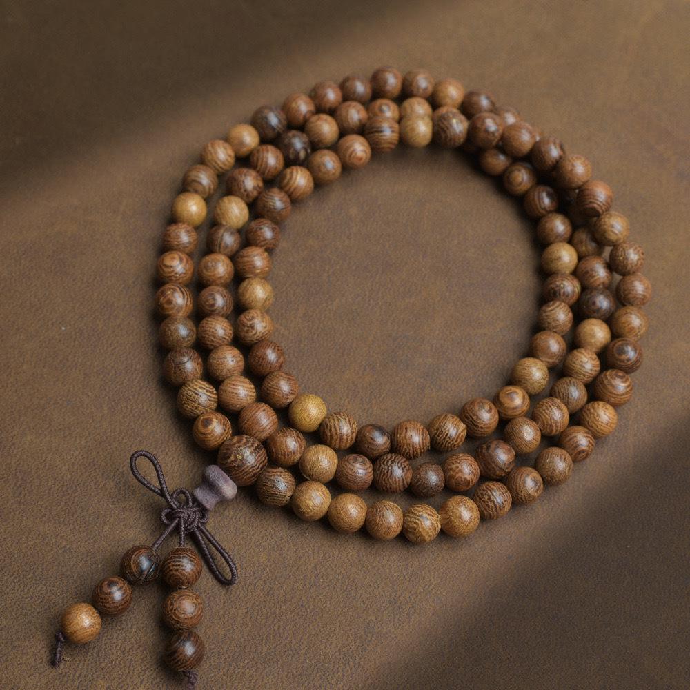 Buddhistisches Gebetsperlenarmband: 108 Hühnerflügelholz Sandelholzperlen