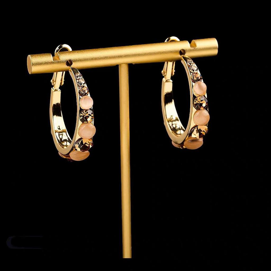 Orecchini a Bottone con Diamanti Tono Caffè di Alta Gamma per Donna: Orecchini a cerchio alla moda, scintillanti e dal design di nicchia.