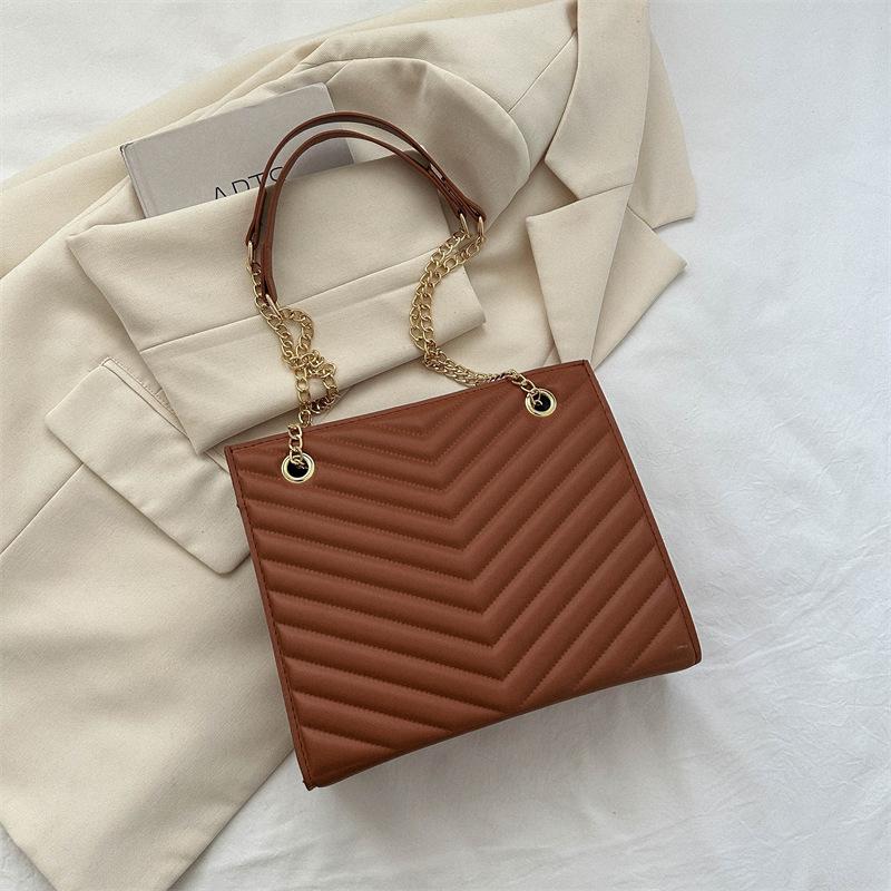 

Large capacity fashionable retro commuter lady chain underarm bag 2025 summer new casual bag shoulder messenger bag коричневый