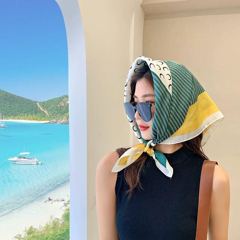 Small square scarf female French ethnic style retro versatile summer sunscreen silk scarf ins seaside beach sunshade shawl headscarf