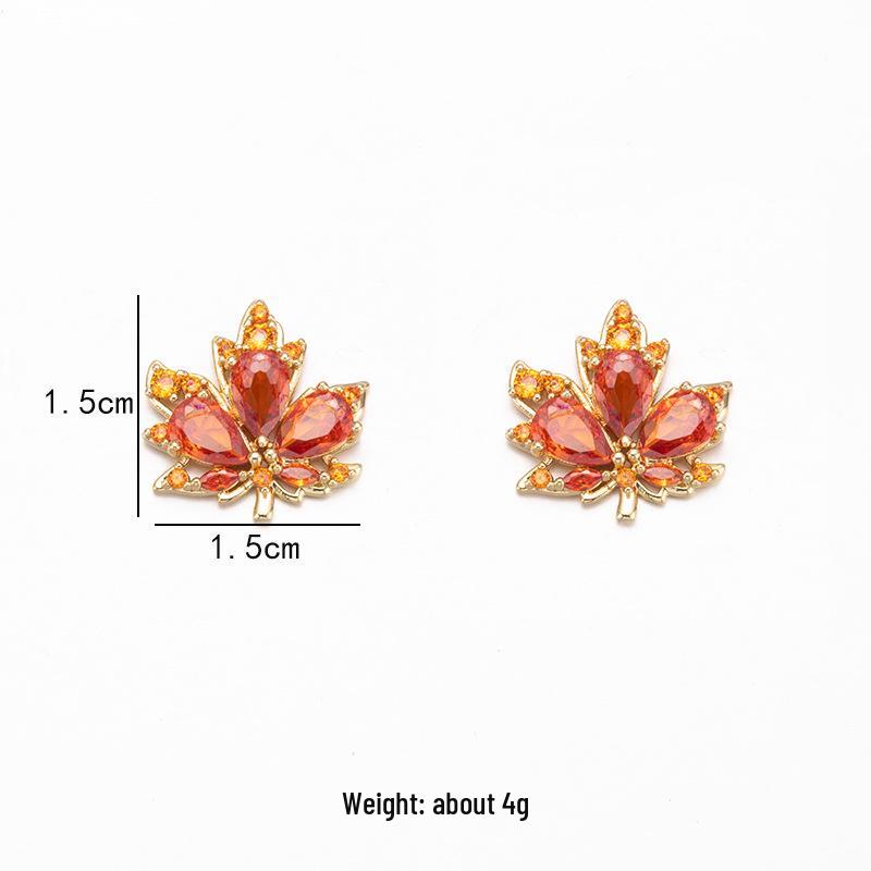 

Серьги-пусеты из серебра 925 пробы с красным цирконом в форме кленового листа и микро-паве из бриллиантов