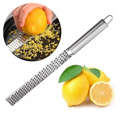 Migliora la tua cucina con uno scorza agrumi e una grattugia in acciaio inossidabile: perfetto per limoni, cioccolato, formaggio e altro!